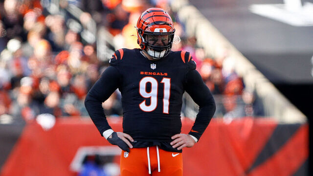 CINCINNATI, OH - DECEMBER 22: Cincinnati Bengals defensive end Trey Hendrickson (91) stands on the field during the game against the Cleveland Browns and the Cincinnati Bengals on December 22, 2024, at Paycor Stadium in Cincinnati, OH.