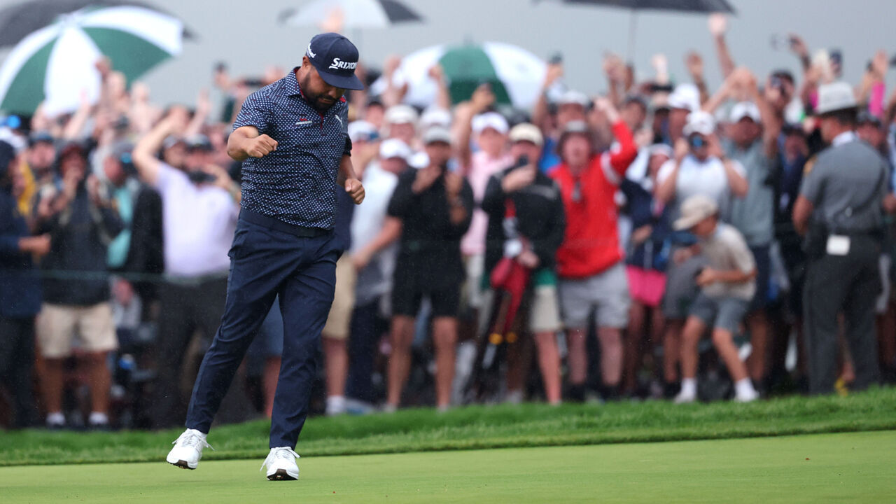 OAKMONT, PENNSYLVANIA - JUNE 15: J. J. Spaun of the United States celebrates winning on the 18th green during the final round of the 125th U.S. OPEN at Oakmont Country Club on June 15, 2025 in Oakmont, Pennsylvania.
