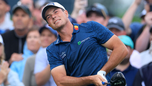 OAKMONT, PENNSYLVANIA - JUNE 15: Viktor Hovland of Norway tees off on the 15th hole during the final round of the 125th U.S. OPEN at Oakmont Country Club on June 15, 2025 in Oakmont, Pennsylvania.