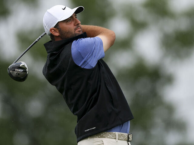 OAKMONT, PENNSYLVANIA - JUNE 15: Scottie Scheffler of the United States plays his shot from the 17th tee during the final round of the 125th U.S. OPEN at Oakmont Country Club on June 15, 2025 in Oakmont, Pennsylvania.