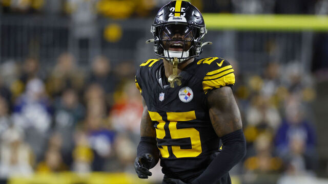 PITTSBURGH, PA - OCTOBER 28: DeShon Elliott #25 of the Pittsburgh Steelers in action against the New York Giants on October 28, 2024 at Acrisure Stadium in Pittsburgh, Pennsylvania.