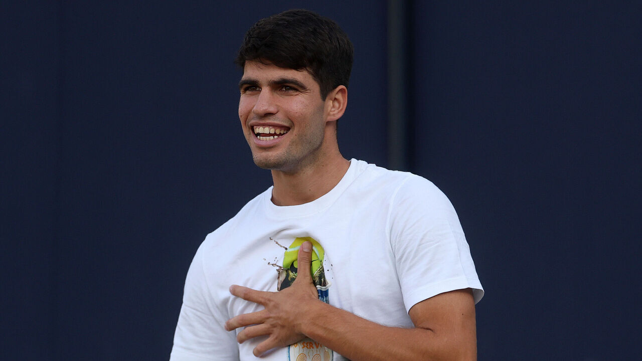 LONDON, ENGLAND - JUNE 14: Carlos Alcaraz of Spain smiles during a practice session on Day Six of the 2025 HSBC Championships at The Queen's Club on June 14, 2025 in London, England.