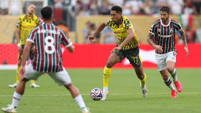Borussia Dortmund's English midfielder #77 Jobe Bellingham and Fluminense's Brazilian forward #09 Everaldo vie for the ball during the FIFA Club World Cup 2025 Group F football match between Brazil's Fluminense and Germany's Borussia Dortmund at the MetLife stadium in East Rutherford, New Jersey on June 17, 2025.