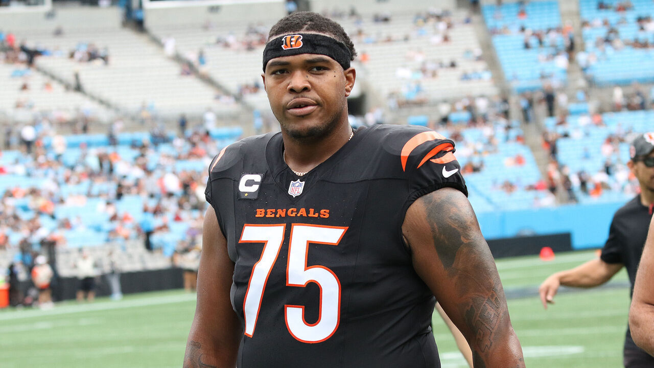 CHARLOTTE, NC - SEPTEMBER 29: Cincinnati Bengals offensive tackle Orlando Brown Jr. (75) during an NFL football game between the Cincinnati Bengals and the Carolina Panthers on September 29, 2024 at Bank of America Stadium in Charlotte N.C.