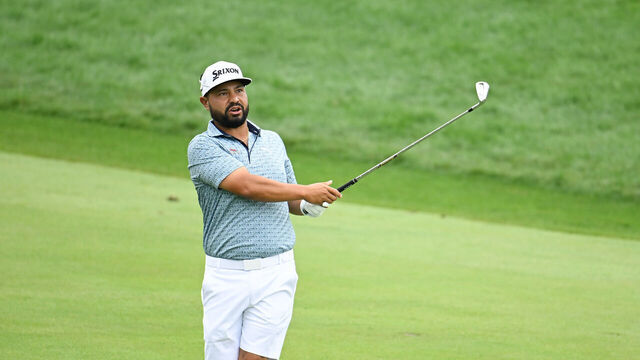 CROMWELL, CONNECTICUT - JUNE 18: J. J. Spaun shoots on the first hole prior to the Travelers Championship 2025 at TPC River Highlands on June 18, 2025 in Cromwell, Connecticut.