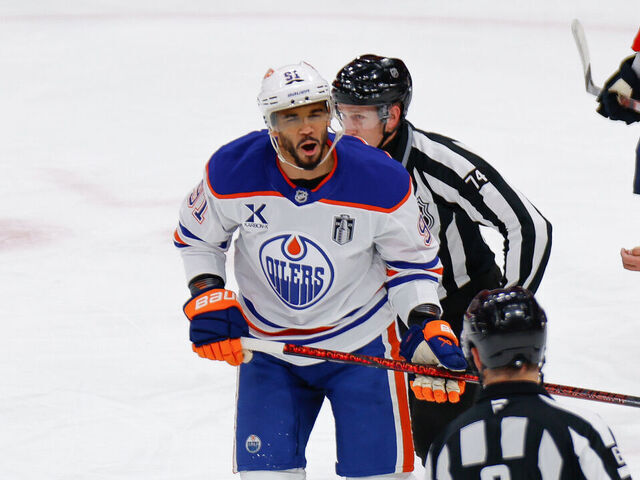 SUNRISE, FL - JUNE 09: Edmonton Oilers Left Wing Evander Kane (91) talks to the official during the Stanley Cup Final game three between the Edmonton Oilers and the Florida Panthers on June 9, 2025 at Amerant Bank Arena in Sunrise, Fla.