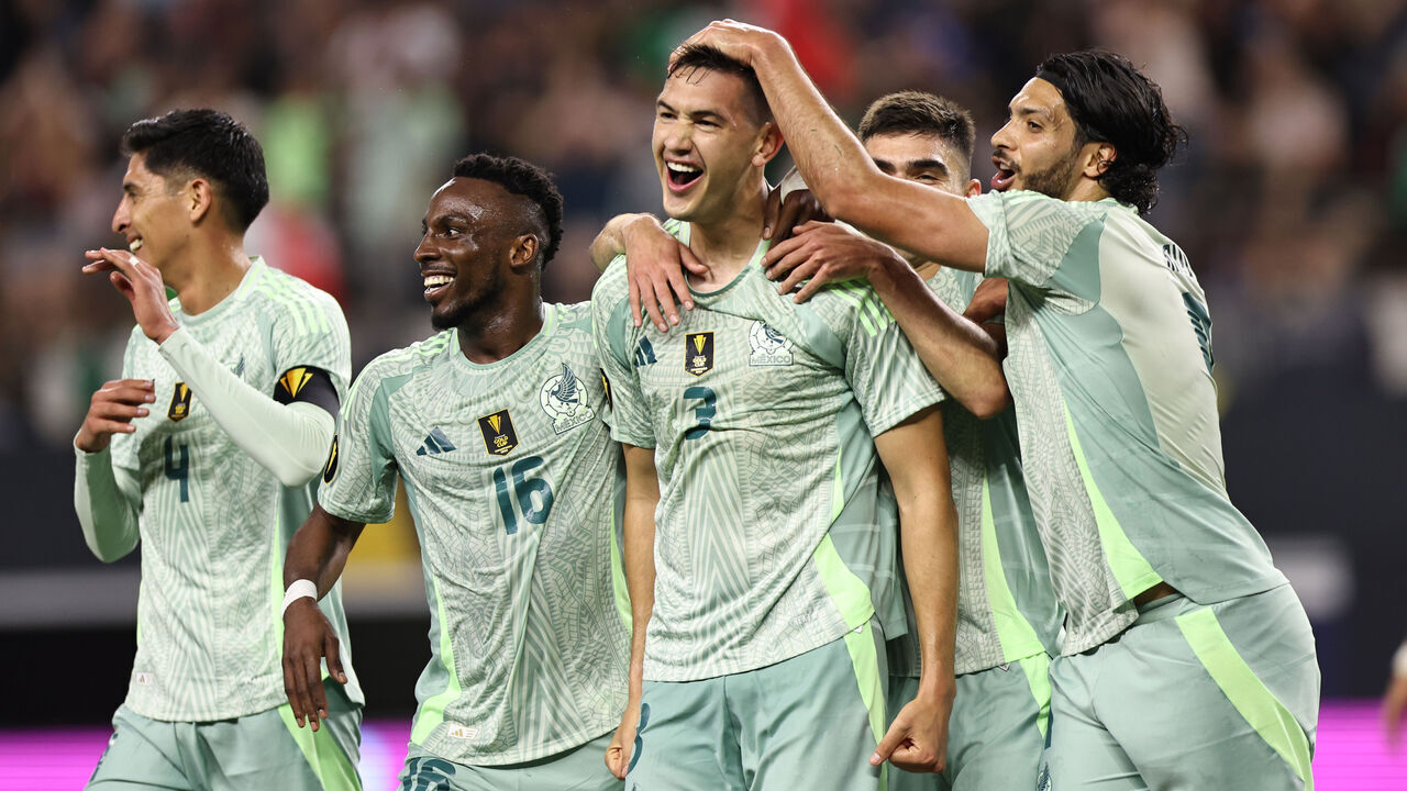 ARLINGTON, TEXAS - JUNE 18: Cesar Montes #3 of Mexico celebrates with his teammates after scoring the second goal of his team during the Group Stage - Group A match between Suriname and Mexico as part of the 2025 CONCACAF Gold Cup at AT&T Stadium on June 18, 2025 in Arlington, Texas.