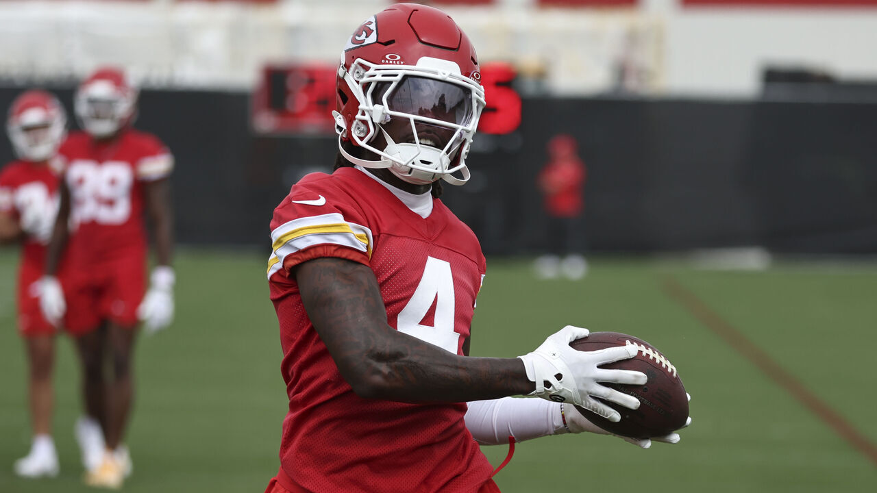 KANSAS CITY, MO - JUNE 12: Kansas City Chiefs wide receiver Rashee Rice (4) catches a ball during OTA's on June 12, 2025 at the Chiefs Training Facility in Kansas City, MO.