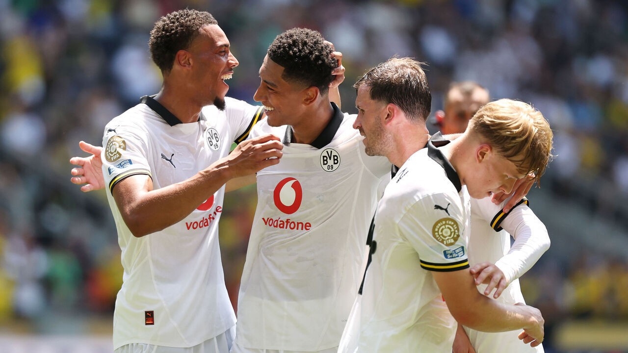 CINCINNATI, OHIO - JUNE 21: Jobe Bellingham #77 of Borussia Dortmund celebrates scoring his team's third goal with Felix Nmecha #8 and Pascal Gross #13 during the FIFA Club World Cup 2025 group F match between Mamelodi Sundowns FC and Borussia Dortmund at TQL Stadium on June 21, 2025 in Cincinnati, Ohio.