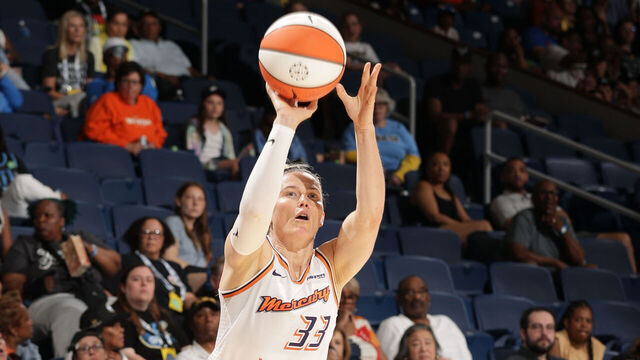CHICAGO, IL - JUNE 21: Sami Whitcomb #33 of the Phoenix Mercury shoots a three point basket during the game against the Chicago Sky on June 21, 2025 at the Wintrust Arena in Chicago, IL. Mandatory Copyright Notice: Copyright 2025 NBAE
