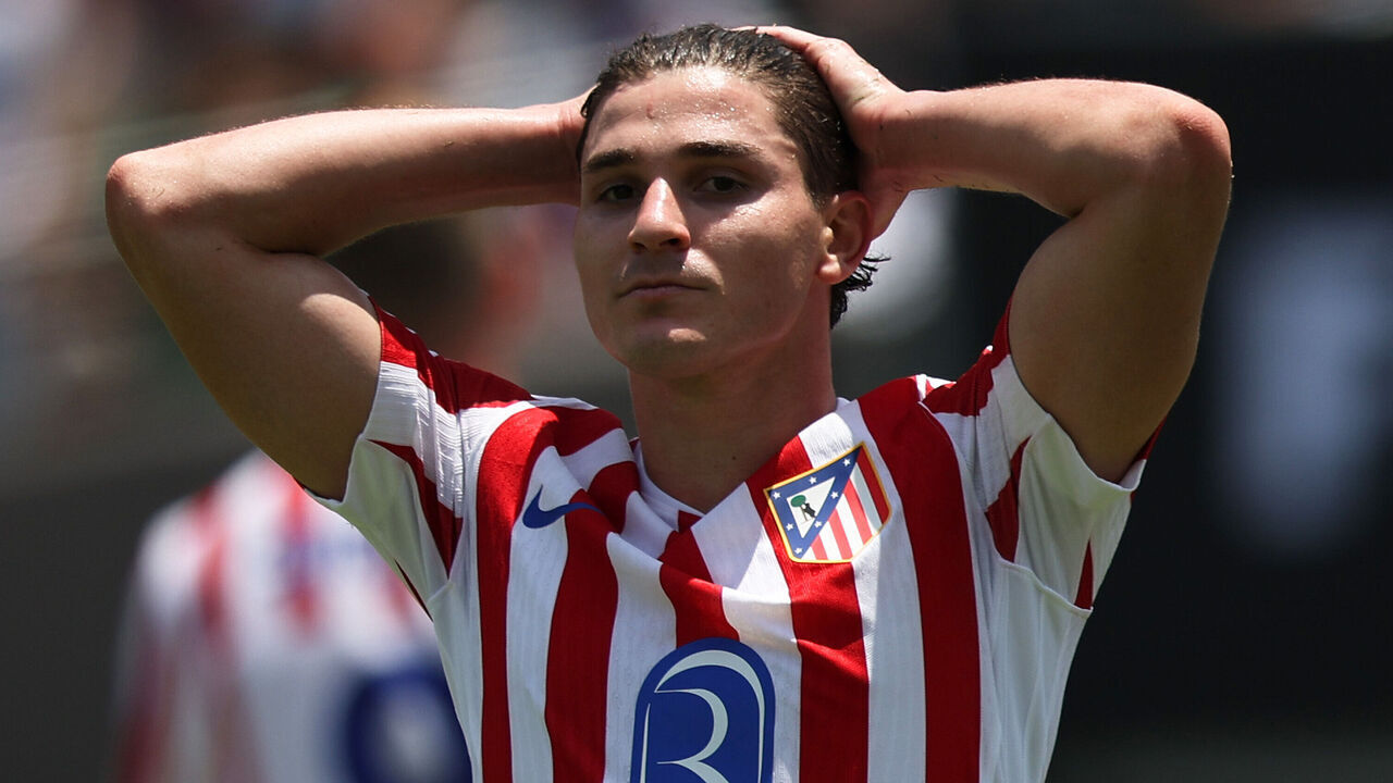 PASADENA, CALIFORNIA - JUNE 23: Julian Alvarez #19 of Atletico De Madrid looks on during the FIFA Club World Cup 2025 group B match between Club Atletico de Madrid and Botafogo FR at Rose Bowl Stadium on June 23, 2025 in Pasadena, California.