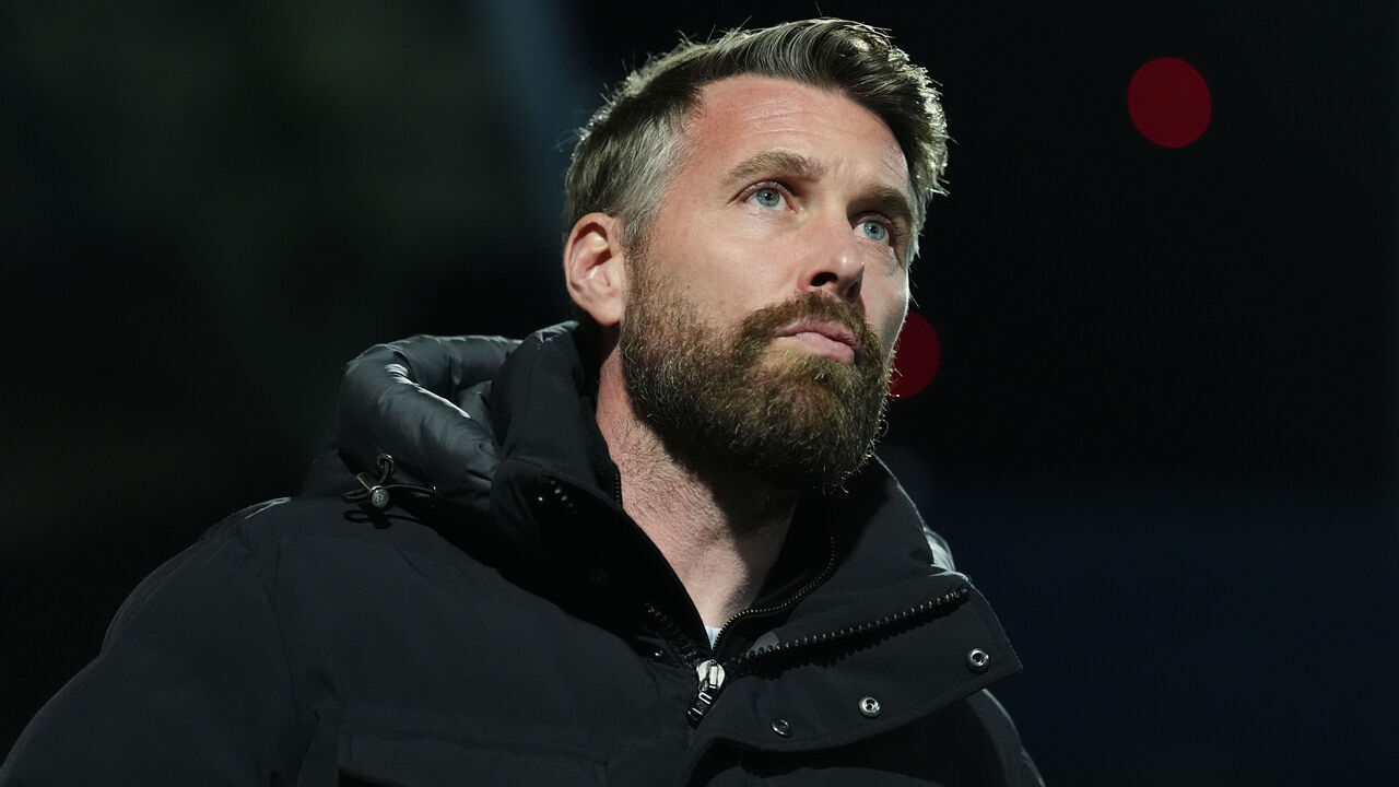 Luton Town manager Rob Edwards before the Sky Bet Championship match at the MATRADE Loftus Road Stadium, London. Picture date: Monday January 6, 2025.