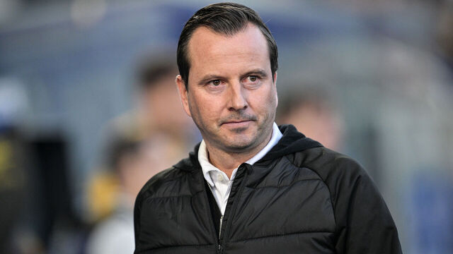 Rennes' French head coach Julien Stephan looks on ahead of the French L1 football match between AJ Auxerre and Stade Rennais FC at Stade de l'Abbe-Deschamps in Auxerre, central France on November 3, 2024.