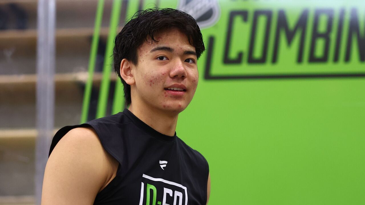 BUFFALO, NEW YORK - JUNE 7: Simon Wang #59 warms up prior to testing during the 2025 NHL Scouting Combine at the LECOM Harborcenter on June 7, 2025 in Buffalo, New York.