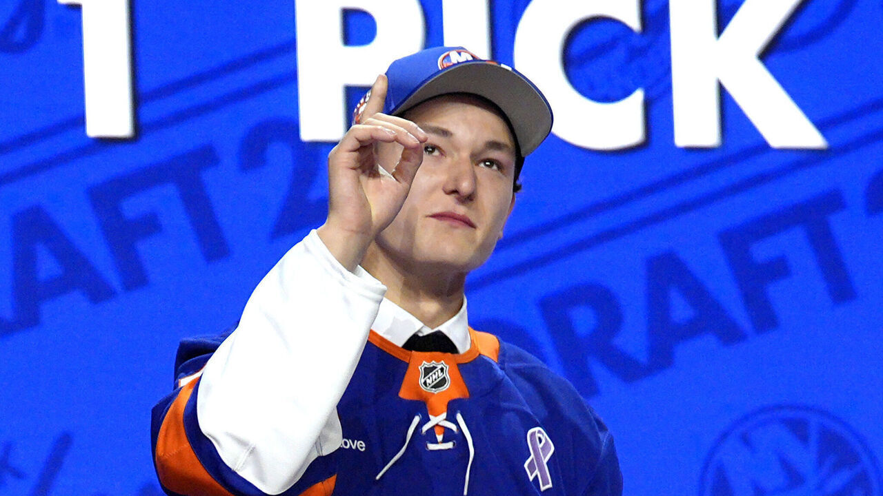 LOS ANGELES, CALIFORNIA - JUNE 27: Matthew Schaefer looks skyward onstage after being selected first overall by the New York Islanders during the 2025 NHL Draft at Peacock Theater on June 27, 2025 in Los Angeles, California.