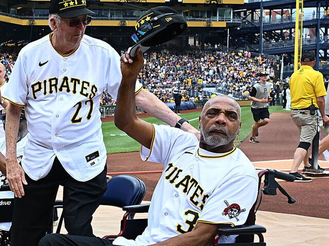PITTSBURGH, PENNSYLVANIA - MAY 25: Former Pittsburgh Pirates outfielder Dave Parker tips his hat to the crowd during a ceremony honoring the 1979 World Series championship team before the game against the Atlanta Braves at PNC Park on May 25, 2024 in Pittsburgh, Pennsylvania.