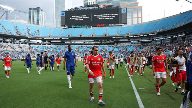 CHARLOTTE, NORTH CAROLINA - JUNE 28: Kerem Akturkoglu #17 of SL Benfica leaves the pitch during a weather delay during the FIFA Club World Cup 2025 round of 16 match between SL Benfica and Chelsea FC at Bank of America Stadium on June 28, 2025 in Charlotte, North Carolina.