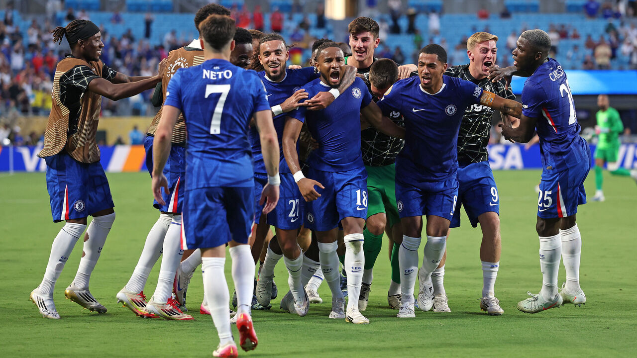 CHARLOTTE, NORTH CAROLINA - JUNE 28: Christopher Nkunku #18 of Chelsea FC celebrates scoring his team's second goal with teammates during the FIFA Club World Cup 2025 round of 16 match between SL Benfica and Chelsea FC at Bank of America Stadium on June 28, 2025 in Charlotte, North Carolina.