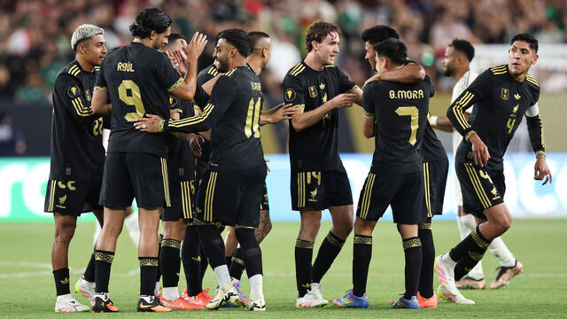 GLENDALE, ARIZONA - JUNE 28: Alexis Vega #10 of Mexico celebrates with his teammates after scoring his team's first goal during Gold Cup Quarter Finals match between Mexico and Saudi Arabia at State Farm Stadium on June 28, 2025 in Glendale, Arizona.