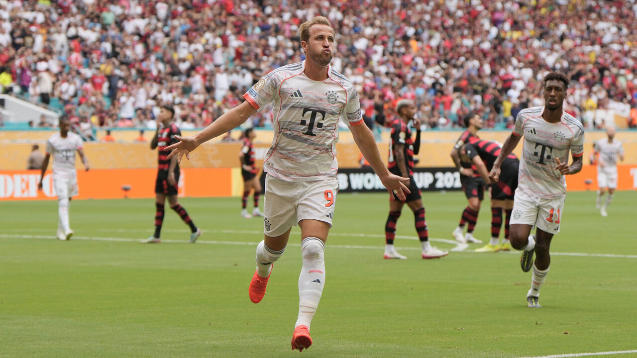 MIAMI GARDENS, FLORIDA - JUNE 29: Harry Kane #9 of FC Bayern Munchen celebrates scoring his team's second goal during the FIFA Club World Cup 2025 round of 16 match between CR Flamengo and FC Bayern München at Hard Rock Stadium on June 29, 2025 in Miami Gardens, Florida.