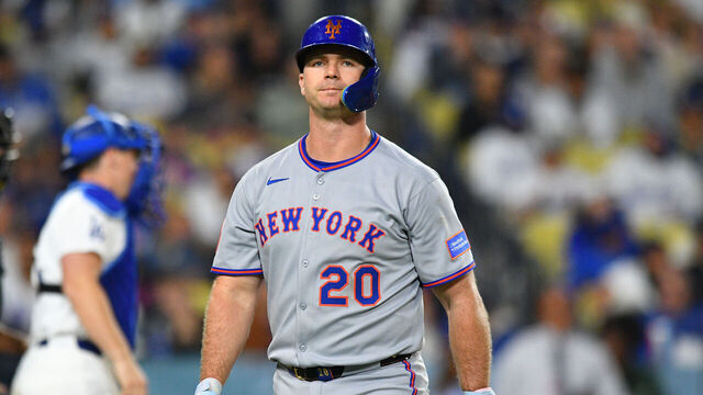 LOS ANGELES, CA - JUNE 03: New York Mets first baseman Pete Alonso (20) walks back to the dugout after striking out during the MLB game between the New York Mets and the Los Angeles Dodgers on June 3, 2025 at Dodger Stadium in Los Angeles, CA.