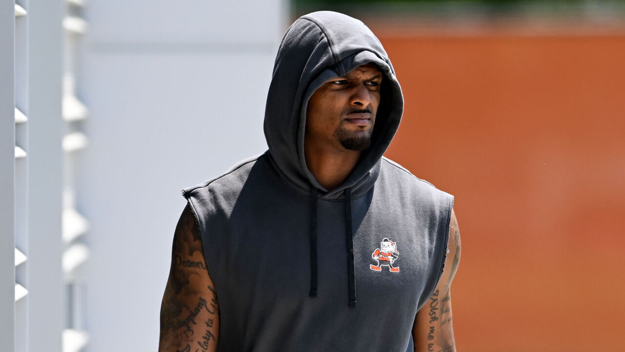 BEREA, OHIO - JUNE 11: Deshaun Watson #4 of the Cleveland Browns looks on during Cleveland Browns mandatory minicamp at CrossCountry Mortgage Campus on June 11, 2025 in Berea, Ohio.