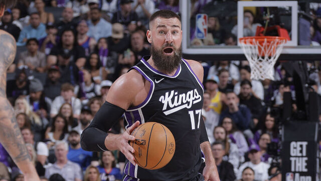 SACRAMENTO, CA - APRIL 16: Jonas Valanciunas #17 of the Sacramento Kings brings the ball up the court during the game against the Dallas Mavericks during the 2025 SoFi Play-In Tournament on April 16, 2025 at Golden 1 Center in Sacramento, California. NOTE TO USER: User expressly acknowledges and agrees that, by downloading and or using this photograph, User is consenting to the terms and conditions of the Getty Images Agreement. Mandatory Copyright Notice: Copyright 2025 NBAE