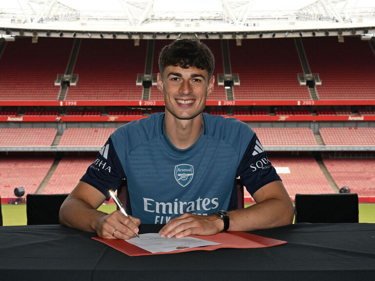 Kepa, most expensive 'keeper ever, joins Arsenal for reported £5M Kepa, most expensive 'keeper ever, joins Arsenal for reported £5M