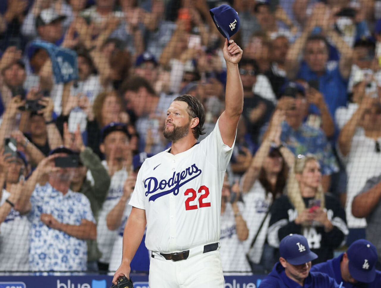 Blue Jays Outlast Yankees in Wild 11-9 Battle to Tie AL East Lead