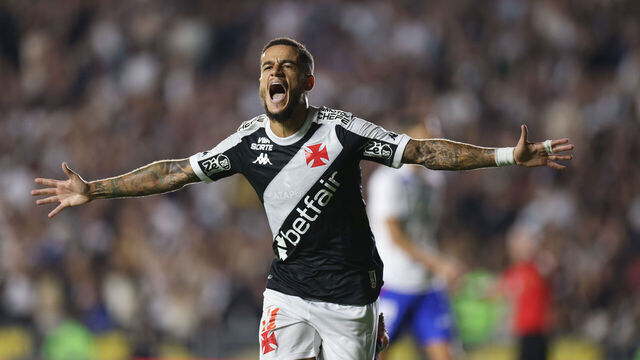 RIO DE JANEIRO, BRAZIL - MAY 17: Philippe Coutinho of Vasco Da Gama celebrates scoring his sides goal which is later ruled offside during a Brasileirao 2025 match between Vasco da Gama and Fortaleza at Sao Januario Stadium on May 17, 2025 in Rio de Janeiro, Brazil.