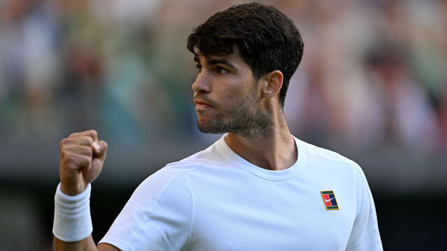 LONDON, ENGLAND - JULY 04: Carlos Alcaraz of Spain celebrates after winning match point against Jan-Lennard Struff of Germany during the Gentlemen's third round match on day five of The Championships Wimbledon 2025 at All England Lawn Tennis and Croquet Club on July 04, 2025 in London, England.