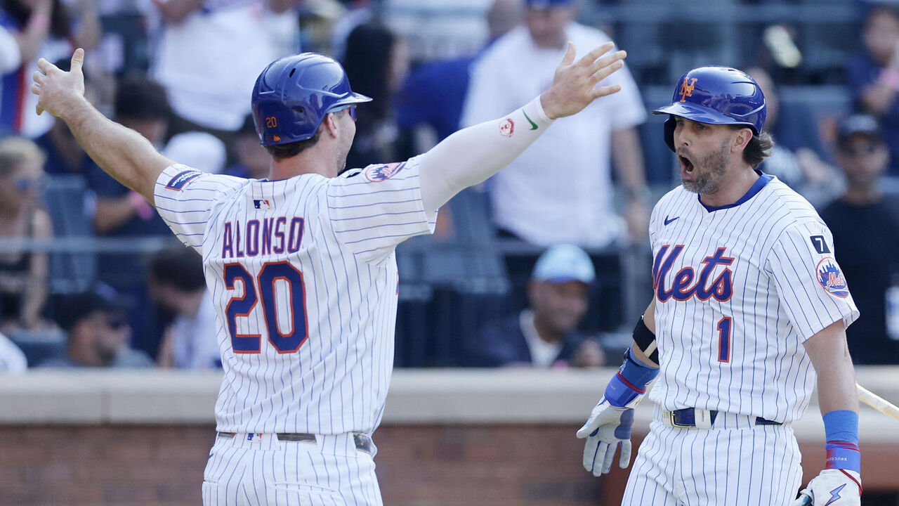 NEW YORK, NEW YORK - JULY 04: Jeff McNeil #1 of the New York Mets celebrates his seventh inning two run home run against the New York Yankees with teammate Pete Alonso #20 at Citi Field on July 04, 2025 in New York City.