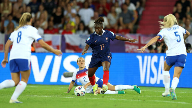 ZURICH, SWITZERLAND - JULY 05: Sandy Baltimore of France scores her team's second goal during the UEFA Women's EURO 2025 Group D match between France and England at Stadion Letzigrund on July 05, 2025 in Zurich, Switzerland.