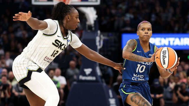 MINNEAPOLIS, MINNESOTA - JULY 6: Courtney Williams #10 of the Minnesota Lynx passes against Michaela Onyenwere #12 of the Chicago Sky during the first quarter at Target Center on July 6, 2025 in Minneapolis, Minnesota.