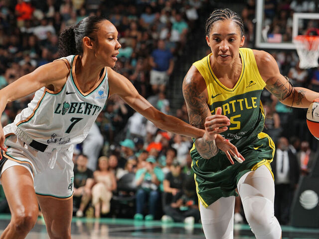 BROOKLYN, NY - JULY 6: Gabby Williams #5 of the Seattle Storm drives to the basket during the game against the New York Liberty on July 6, 2025 at Barclays Center Arena in Brooklyn, New York. Mandatory Copyright Notice: Copyright 2025 NBAE