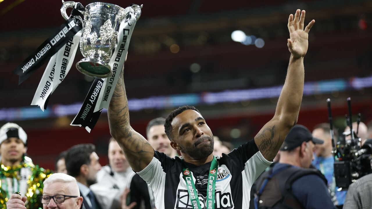 LONDON, ENGLAND - MARCH 16: Callum Wilson of Newcastle United celebrates with trophy after winning the Carabao Cup Final between Liverpool and Newcastle United at Wembley Stadium on March 16, 2025 in London, England.
