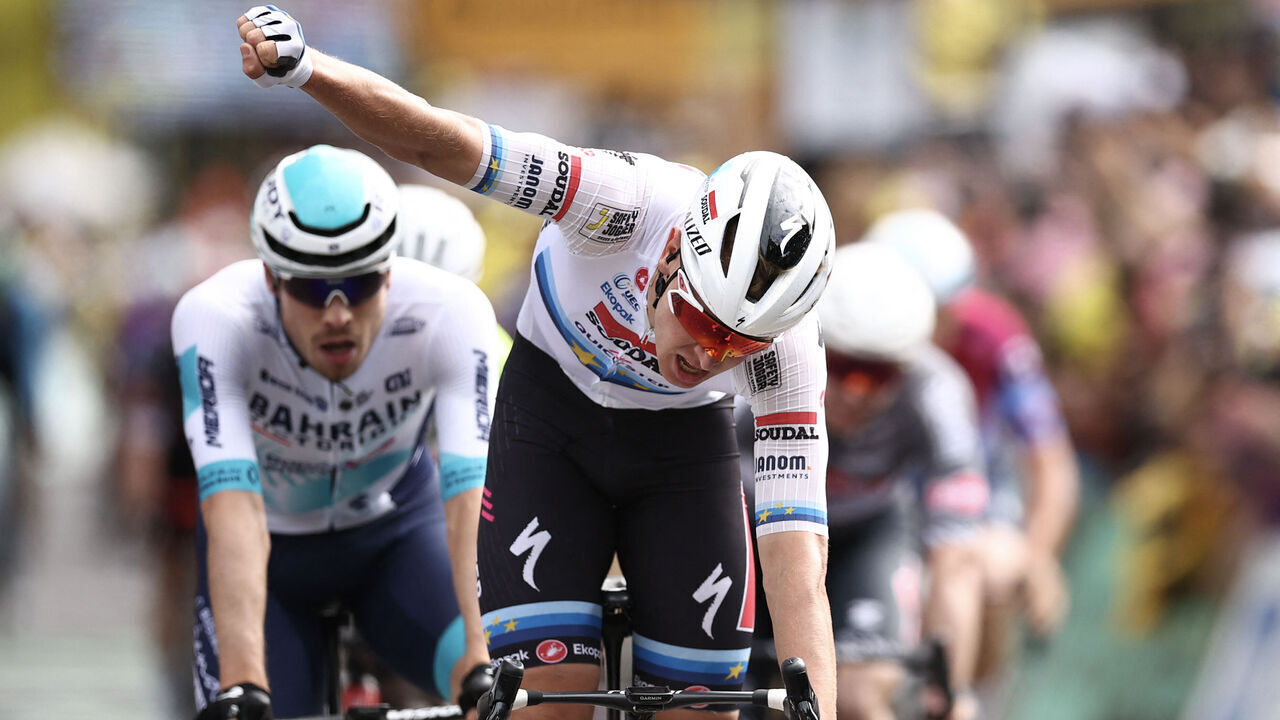 TOPSHOT - Soudal Quick-Step team's Belgian rider Tim Merlier cycles to the finish line to win the 3rd stage of the 112th edition of the Tour de France cycling race, 178.3 km between Valenciennes and Dunkerque (Dunkirk), Northern France, on July 7, 2025.