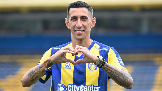 TOPSHOT - Argentina Rosario Central's forward Angel Di Maria poses for a photo during his presentation at the Gigantes de Arroyito Stadium in Rosario, Argentina, on July 7, 2025. World Cup champion Angel Di Maria, who has had an outstanding career with European giants, is returning at the age of 37 to Argentine football to play for Rosario Central, the club where he began his career, the Rosario-based team confirmed on May 29, 2025.