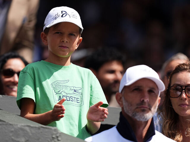 Djokovic's son collecting autographs at Wimbledon. But not his dad's | theScore.com