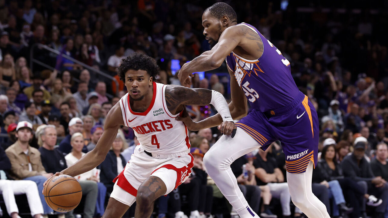 PHOENIX, ARIZONA - MARCH 02: Jalen Green #4 of the Houston Rockets drives against Kevin Durant #35 of the Phoenix Suns during the game at Footprint Center on March 02, 2024 in Phoenix, Arizona. The Rockets defeated the Suns 118-109.