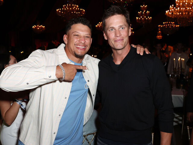 Mahomes: Brady đã cho tôi lời khuyên trong mùa giải này | theScore.com