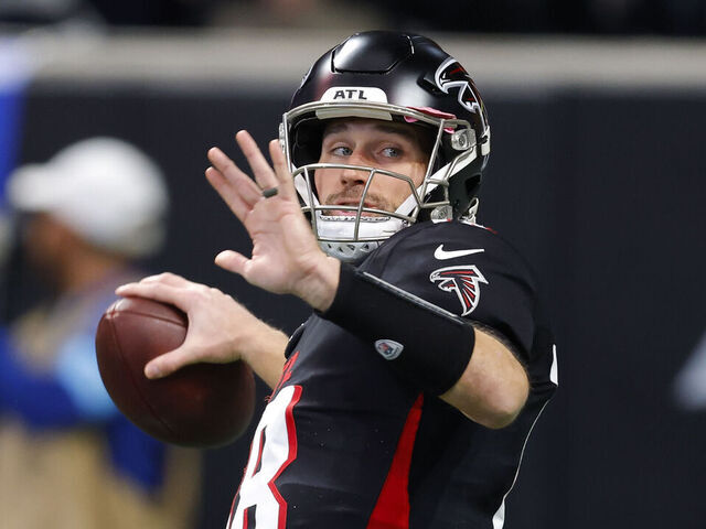 ATLANTA, GEORGIA - JANUARY 5: Kirk Cousins #18 of the Atlanta Falcons warms up prior to the game against the Carolina Panthers at Mercedes-Benz Stadium on January 5, 2025 in Atlanta, Georgia.