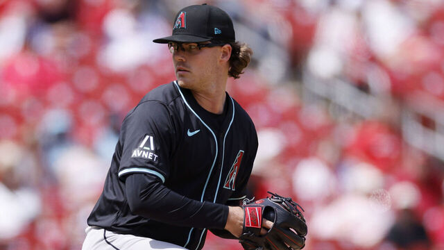 ST. LOUIS, MO - APRIL 24: Arizona Diamondbacks pitcher Andrew Saalfrank (27) delivers a pitch during an MLB game against the St. Louis Cardinals on April 24, 2024 at Busch Stadium in St. Louis, Missouri.