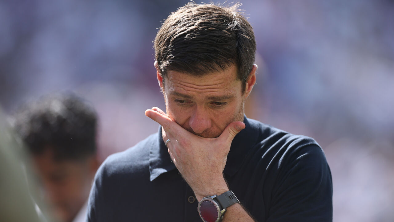 EAST RUTHERFORD, NEW JERSEY - JULY 09: Xabi Alonso, Head Coach of Real Madrid C.F, looks dejected during the FIFA Club World Cup 2025 semi-final match between Paris Saint-Germain and Real Madrid CF at MetLife Stadium on July 09, 2025 in East Rutherford, New Jersey.