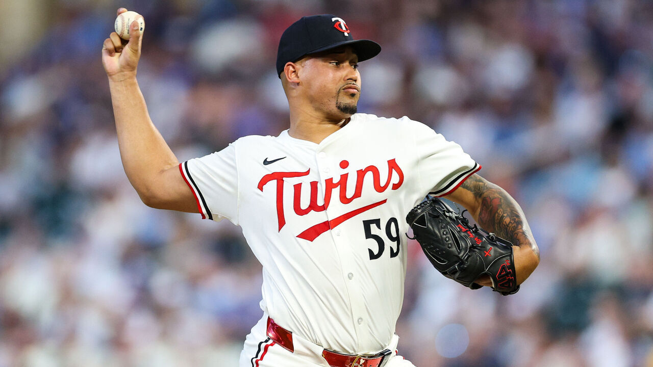 MINNEAPOLIS, MINNESOTA - JULY 09: Jhoan Duran #59 of the Minnesota Twins delivers a pitch against the Chicago Cubs in the ninth inning at Target Field on July 09, 2025 in Minneapolis, Minnesota. The Twins defeated the Cubs 4-2.