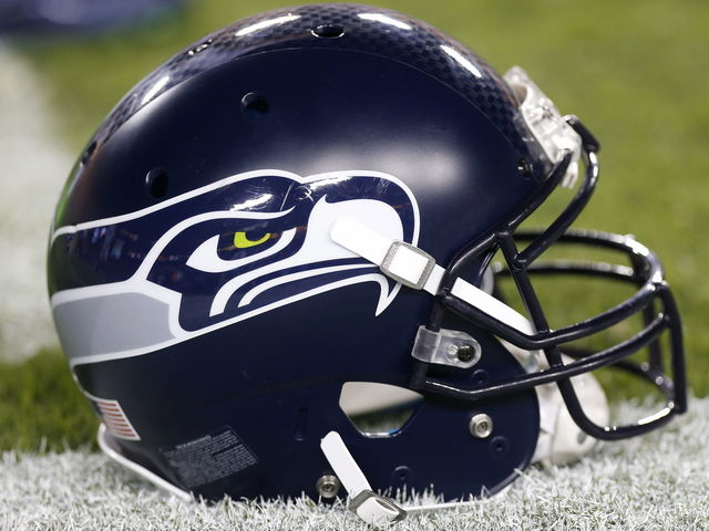 Seahawks, Titans remain in locker room during anthem