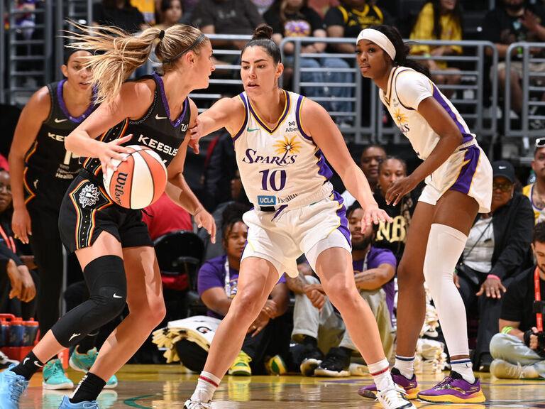 Plum scores 23, Stevens adds 21 and 11 rebounds as Sparks beat Sun |  theScore.com
