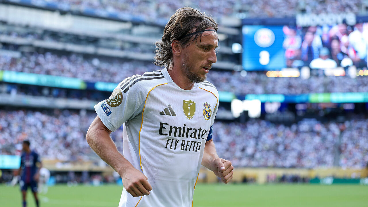 EAST RUTHERFORD, NEW JERSEY - JULY 09: Luka Modric #10 of Real Madrid C.F. during the FIFA Club World Cup 2025 semi-final match between Paris Saint-Germain and Real Madrid CF at MetLife Stadium on July 09, 2025 in East Rutherford, New Jersey.