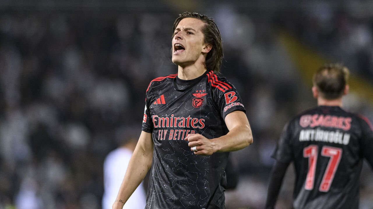 GUIMARAES, PORTUGAL - APRIL 19: Álvaro Carreras of SL Benfica celebrates his goal during the Liga Portugal Betclic match between Vitoria SC and Sport Lisboa e Benfica at Estádio D. Afonso Henriques on April 19, 2025 in Guimaraes, Portugal.