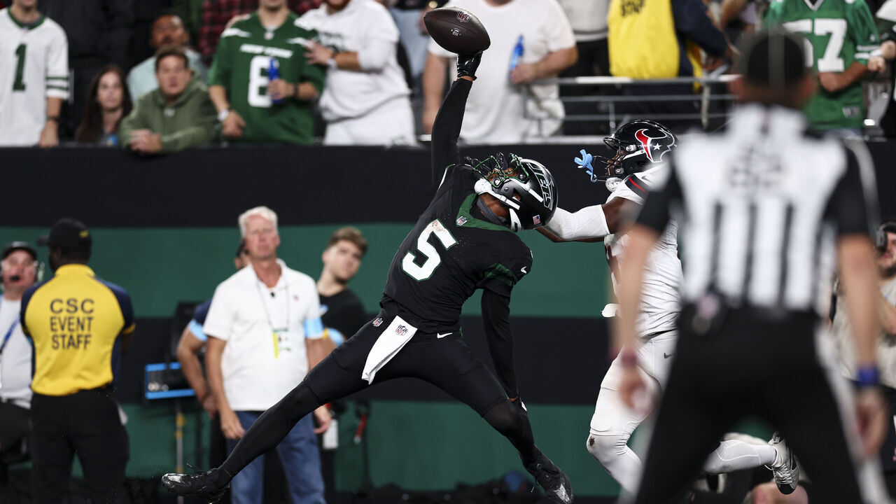 EAST RUTHERFORD, NEW JERSEY - OCTOBER 31: Garrett Wilson #5 of the New York Jets catches a pass to score a touchdown during the second half of an NFL football game against the Houston Texans, at MetLife Stadium on October 31, 2024 in East Rutherford, New Jersey.